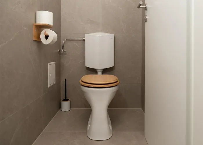 Wellness Retreat For 2 With Private Sauna & Whirlpool - Free Parking, Quiet Center By Hero Homes * Graz