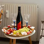 Apartment Wellness Retreat For 2 With Private Sauna & Whirlpool - Free Parking, Quiet Center By Hero Homes Graz