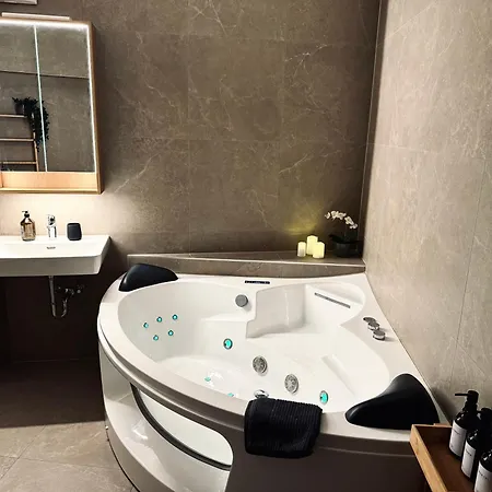 Private Wellness Mit Whirlpool & Free Parking Apartamento *