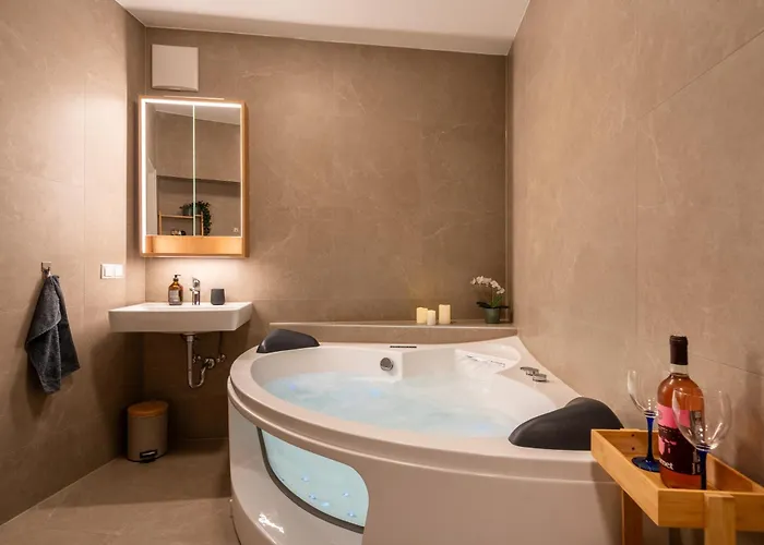 公寓 Wellness Retreat For 2 With Private Sauna & Whirlpool - Free Parking, Quiet Center By Hero Homes 格拉茨