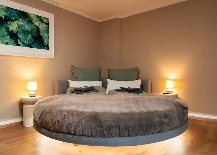 Wellness Retreat For 2 With Private Sauna & Whirlpool - Free Parking, Quiet Center By Hero Homes *