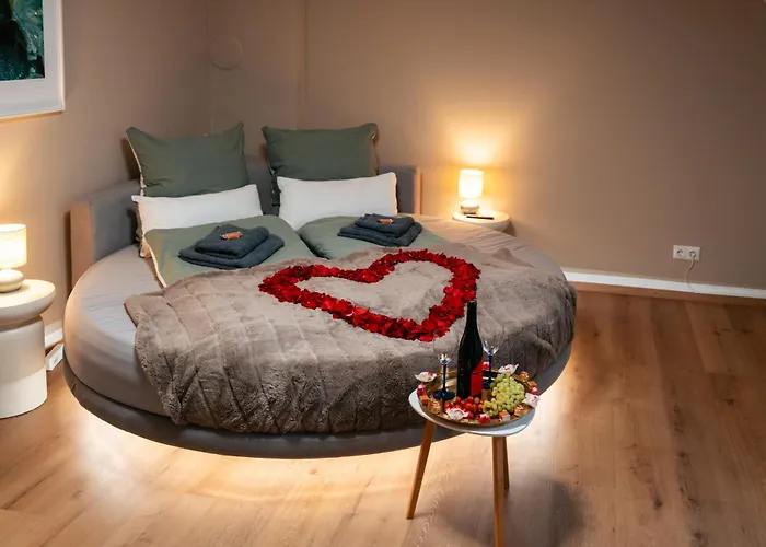 公寓 Wellness Retreat For 2 With Private Sauna & Whirlpool - Free Parking, Quiet Center By Hero Homes